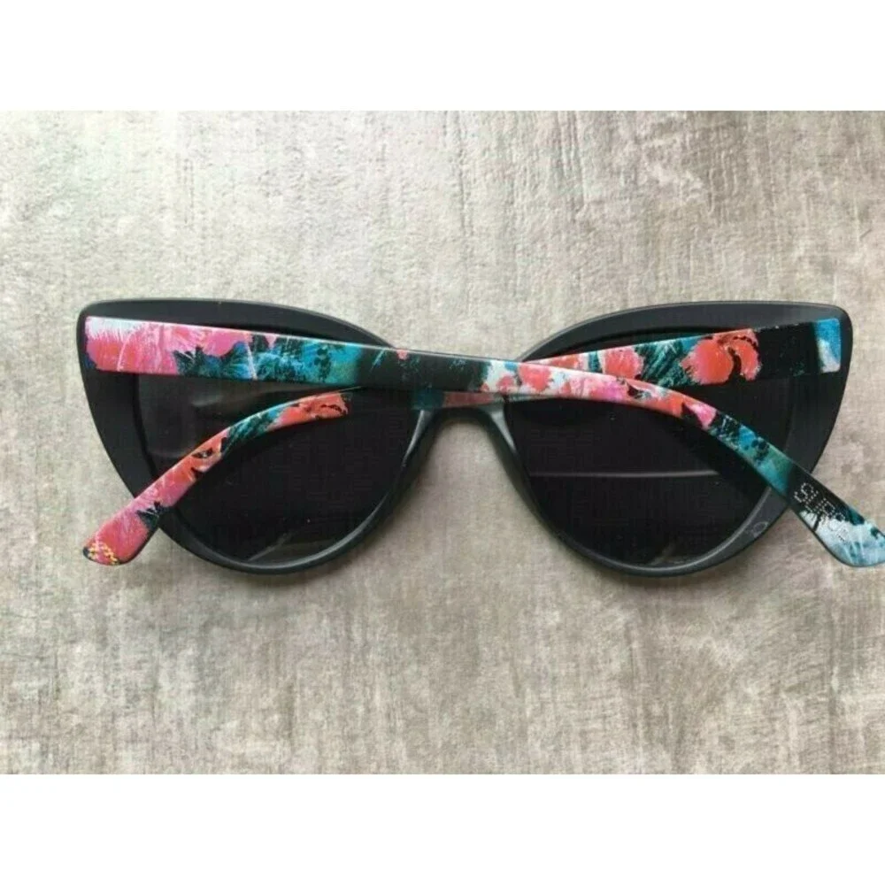 Surge sunglasses beach